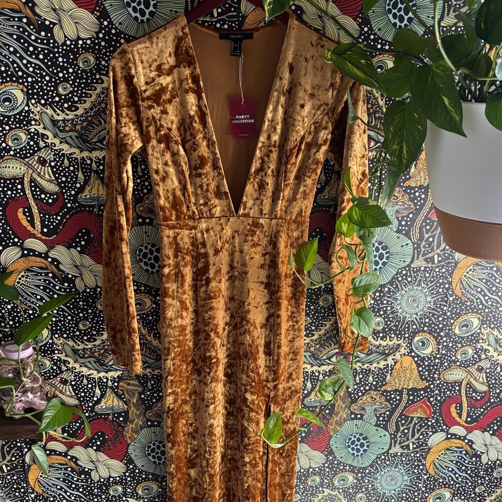 Forever 21 crushed Velvet Long Sleeve Dress in Gold